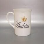 Porcelianinis puodelis „Vardinis (su karūna, vyrui)”